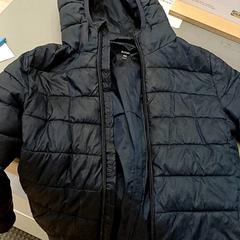 Jas Bleu marine kiabi, zoals gemeld door IKEA Nantes met iLost