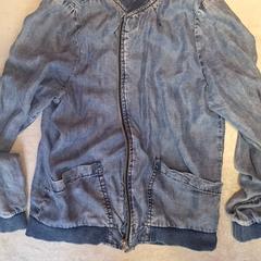 Kinderjasje blauw, rapporterat av Qbuzz DMG med iLost