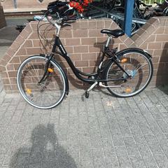 Bicicleta femenina B-Twin zwart, segons ha informat Fietsdepot mitjançant iLost