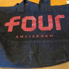 Sac Four, a été signalé par Pathé Ede utilisant iLost