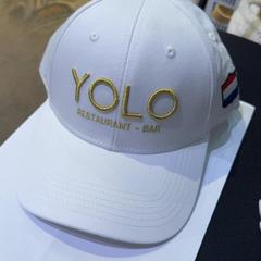 Cap Witte you only live once pet, segundo informou Haven Hotel Rotterdam usando iLost