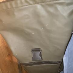 Zaino Green, come riportato da Club Nyx/Exit Café utilizzando iLost