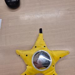 Speelgoed knuffelster met spiegel geel met stipjes, zoals gemeld door IKEA Amersfoort met iLost