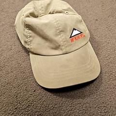 캡 Grijs Groen, iLost를 사용하여 Koninklijk Theater Carré에 보고됨