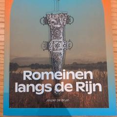 Liburua Romeinen langs de Rijn, gisa salatu by Rijksmuseum van Oudheden iLost erabiliz