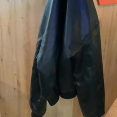 Giacca & Pantaloni, come riportato da MEININGER Hotel Köln West utilizzando iLost