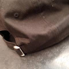 Basebollkeps, rapporterat av Rotterdam The Hague Airport med iLost