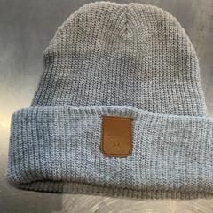 帽子 Grey がiLostで MEININGER Hotel Leipzig Hauptbahnhof によって報告されました