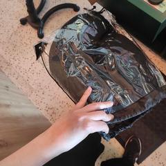 Almofada para pescoço, como reportado por MEININGER Hotel Köln West utilizando o iLost