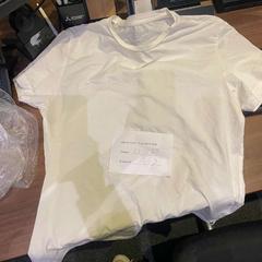 Camisa t-shirt wit, como reportado por Haven Hotel Rotterdam utilizando o iLost