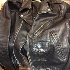 Schwarze Lederjacke, as reported by MEININGER Hotel Berlin "Mitte" Humboldthaus using iLost