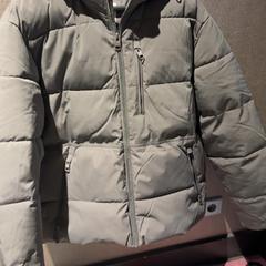 ジャケット Grijs がiLostで Van der Valk Hotel Utrecht によって報告されました