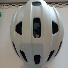 Casco da bici, come riportato da Arriva Limburg Zuid utilizzando iLost
