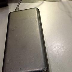 طرف الشاحن Zwart، كما تم الإبلاغ عنه بواسطة Qbuzz GD Assen عبر iLost