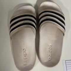 النعال، كما تم الإبلاغ عنه بواسطة Silver Sands Beach عبر iLost