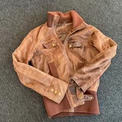 Veste, a été signalé par Breng Arnhem utilisant iLost