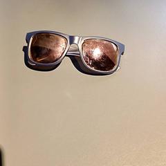 Lunettes de soleil, amint azt IKEA Orléans - Ardon az iLost segítségével jelentette.