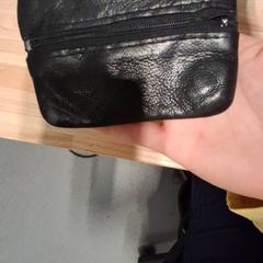 Wallet, as reported by IKEA Villiers-sur-Marne using iLost