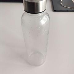 Bouteille d'eau, a été signalé par Twisto utilisant iLost