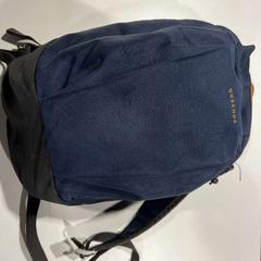 Sac - blauw, a été signalé par Centraal magazijn utilisant iLost