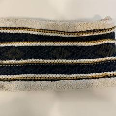 Kleding - Sjaalkraag, a été signalé par Centraal magazijn utilisant iLost