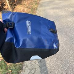 Blauwe fietstas an iLost gemeldet