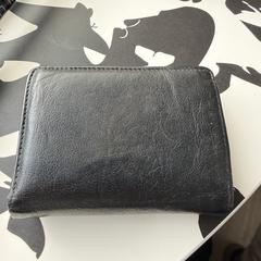 Zwarte portemonnee がiLostに報告されました