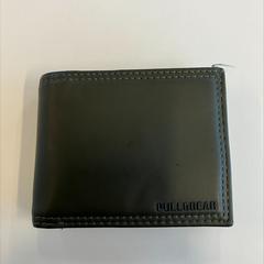 Green Pull&Bear wallet G. Caminha, as reported to iLost