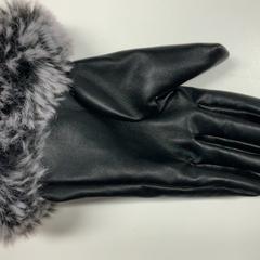Kleding - handschoenen, amint azt Regio Antwerpen - Brussel az iLost segítségével jelentette.