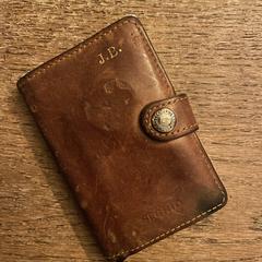 Bruin leren pasjeshouder, as reported to iLost