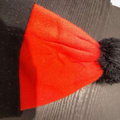 Cap rouge et noir, come riportato da TCL utilizzando iLost