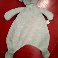 Kuschelige ohrfeige Peluche vert d’eau, gemeldet von IKEA Nice Saint Isidore über iLost