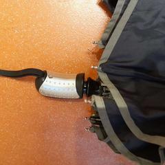 Folding umbrella noir et galon gris, as reported by TCL using iLost