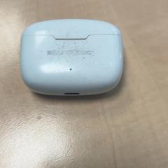 Earbud holder, as reported by Arriva Achterhoek-Rivierenland using iLost