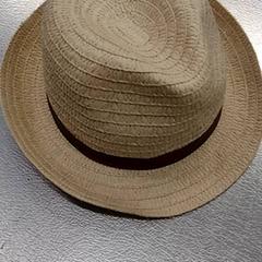 모자 Beige met bruine rand, iLost를 사용하여 IKEA Utrecht에 보고됨