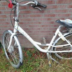 Bicicleta femenina Bikkelbikes wit, segons ha informat Fietsendepot Weert mitjançant iLost