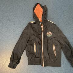 Chaqueta, segundo informou Breng Arnhem usando iLost