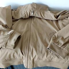 Vêtements - Jas, a été signalé par Regio Limburg - Leuven utilisant iLost