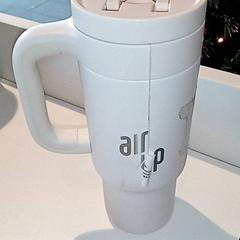 Poharat White Pink Air Up, amint azt Pathé Nijmegen az iLost segítségével jelentette.