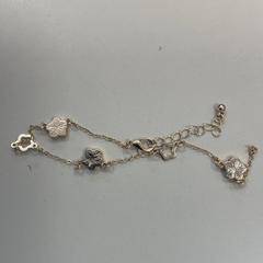 Bracelet, a été signalé par Movie Park Germany utilisant iLost