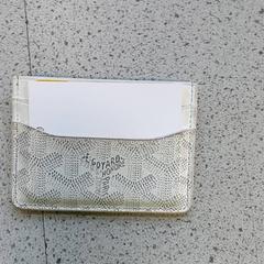 Kortholder Naim, som rapportert av Centraal magazijn ved bruk av iLost