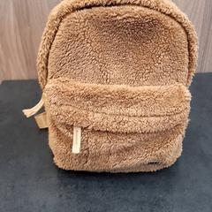 バックパック がiLostで Rotterdam The Hague Airport によって報告されました