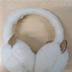 Orejeras Blanc, petits détails dorés, segundo informou IKEA Orléans - Ardon usando iLost