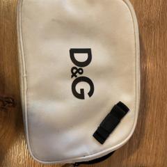 Trousse de bain Blanche, amint azt MEININGER Hotel Marseille Centre la Joliette az iLost segítségével jelentette.