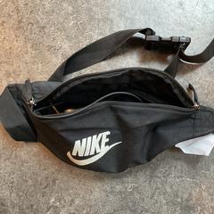 Torba Linger, zgłoszono przez Gemeente Amsterdam - Bureau Gevonden Voorwerpen przy użyciu iLost