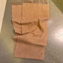 Scarf BEIGE, zoals gemeld door Room Mate Bruno met iLost