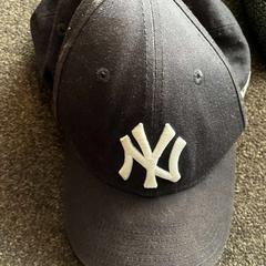 Cap, as reported by Leonardo Hotel Amsterdam Rembrandtpark using iLost