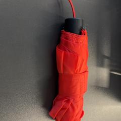 Paraigües rood synthetisch, segons ha informat Pathé Amsterdam Noord mitjançant iLost