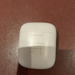 Etui na airpody blanc, zgłoszono przez TCL przy użyciu iLost