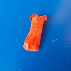 Chausette bebe orange, come riportato da IKEA Rennes - Pacé utilizzando iLost